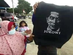 Seorang Pria Dipekanbaru Nyaris Dikeroyok Emak-Emak Lantaran Memakai Kaos Jokowi