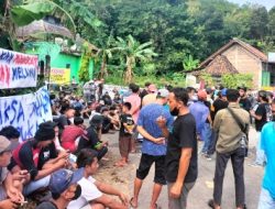 Masyarakat Kelurahan Sitimulyo Menutup Akses Jalan Masuk Menuju TPA