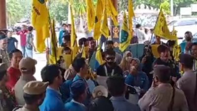 Unjuk Rasa Pergerakan Mahasiswa Islam Indonesia (PMII) Di Depan DPRD Way Kanan Lampung Menolak Kenaikan Harga BBM