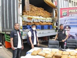 Ganja 304 Kilo Diselundupkan Menggunakan Truk Fuso Di Jakarta