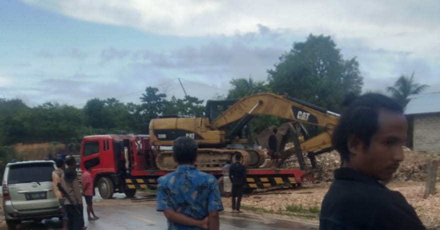 aktifitas galian tanah Sirtu yang ditindak oleh aparat, berlokasi di Desa Persiapan Padadalu Kecamatan Nggaha Ori Angu Kabupaten Sumba Timur NTT