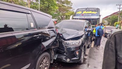 Dalih Mengejar Lampu Hijau, Sebuah Bus Terlibat Kecelakaan Beruntun di Bantul