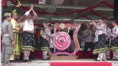 Sekda Riau Resmi Membuka Festival Pacu Jalur Tahun 2023 di Teluk Kuantan