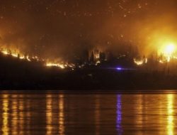 19 Ribu Warga di Evakuasi Karena Kebakaran Hutan Hebat