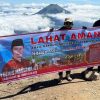 Untuk Lahat Amanah, TAL Bentangkan Spanduk Yulius Maulana di Puncak Gunung Sumbing Jawa Tengah