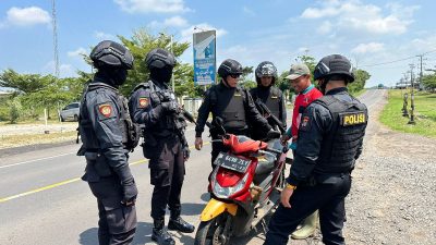 Cegah Pelaku Kejahatan, Polisi Pantau Arus Lalulintas Di Jalinsum Way Kanan