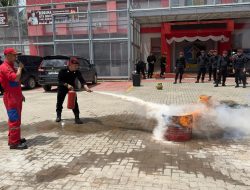 Tingkatkan Kesiapsiagaan Petugas, Rutan Batam Gelar Pelatihan Simulasi Keadaan Darurat Bersama Dinas Damkar