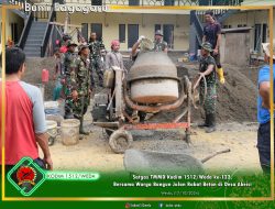 Satgas TMMD Kodim 1512/Weda Ke-122 Bersama Warga Bangun Jalan Rabat Beton Di Desa Akeici