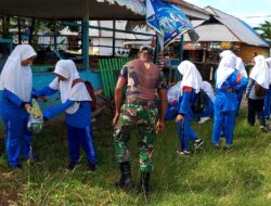 Personil Koramil 1512-03/Gebe Gandeng Masyarakat Dan Pelajar SMA Gelar Jumat Bersih