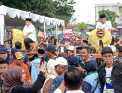 Ribuan Massa Sambut Kedatangan Pasangan Calon Walikota Nomor 4 di Kampanye Akbar