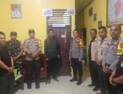 Kapolsek Kempas Bersama Tim Lainnya Patroli Pastikan Keamanan Kotak Suara Di PPS