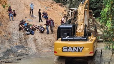 5 Orang Pelaku Tambang Emas Ilegal Rusak Hutan Di Kuansing Pakai Excavator Berhasil Ditangkap