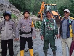Longsor Di Batu Putih Putus Akses Trans Timor, Warga Dan Aparat Berjibaku Atasi Bencana