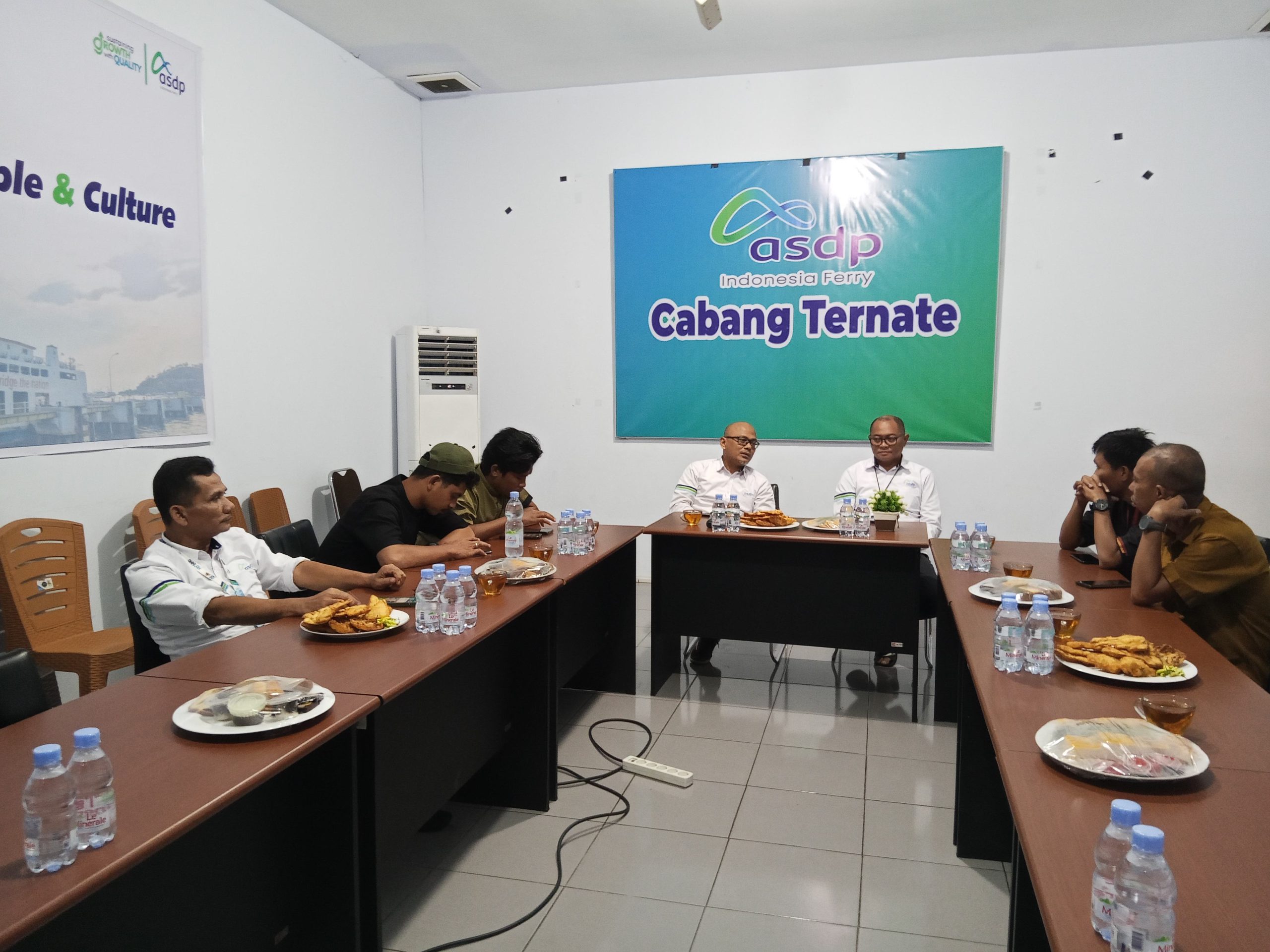 Batal puasa bersama Pimpinan ASDP Cabang Ternate dengan Insan pers