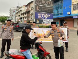Momen Seru Ngabuburit Polsek Batu Ampar, Bagi-bagi Takjil Gratis Ke Warga