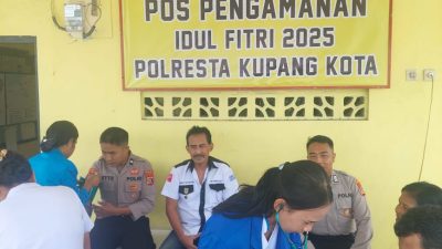 STIKES Nusantara Bantu Pospol Oesapa Berikan Layanan Tensi Gratis bagi Masyarakat