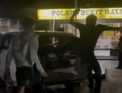 Ngeri..!! Depkolektor Mengamuk Di Polsek Bukit Raya, Satu Mobil Dirusak