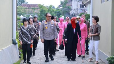 PP Polri DIY, Serahkan Tali Asih kepada Ibu Warsijah Kunarto sebagai Wujud Penghargaan Dan Silaturahmi
