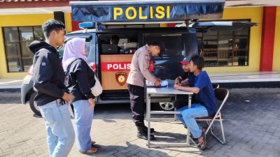Ngantor Ning Ndeso Ke-37, Polsek Muntilan Bagikan Doorprize untuk Warga Sokorini Sambut Hari Bhayangkara Ke-79