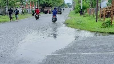 Jelang HUT Kabupaten Biak Numfor, Dinas PUPR Biak Diminta Benahi Jalan Berlubang Dan Rusak Parah