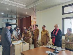 Bupati TTS Lantik Kembali Tiga Kepala Desa, Fokus pada Kerja Sama dan Pengentasan Kemiskinan