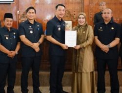 Pera Haryani, SE Pimpin  Sidang Paripurna Penyampaian  Raperda Mengenai Laporan LPJ Atas Pelaksanaan APBD 2024