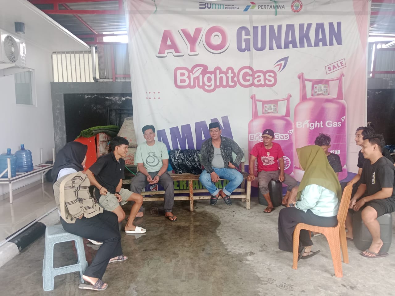 Tidak Lakukan Pelayanan Selama Satu Bulan Warga Datangi Kantor Pertshop Kasturian Ternate
