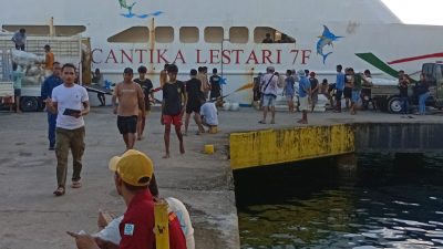 Pelabuhan Gita Aman Dari Miras, Bongkar Muat Muatan Dari KM Cantika Lestari 7 F Di Awasi Ketat Anggota Polsek Oba