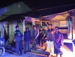 Bhabinkamtibmas Bripka Martha Jomeko, S.H. Melaksanakan Sambang Dan Binluh Kepada Anggota Sat Linmas Dan Awak Pos Kamling Desa Suka Agung