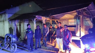 Bhabinkamtibmas Bripka Martha Jomeko, S.H. Melaksanakan Sambang Dan Binluh Kepada Anggota Sat Linmas Dan Awak Pos Kamling Desa Suka Agung